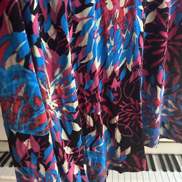 Chico's Bold Blue and Pink Floral Button Down Shirt Size 3 - Picture 14 of 16